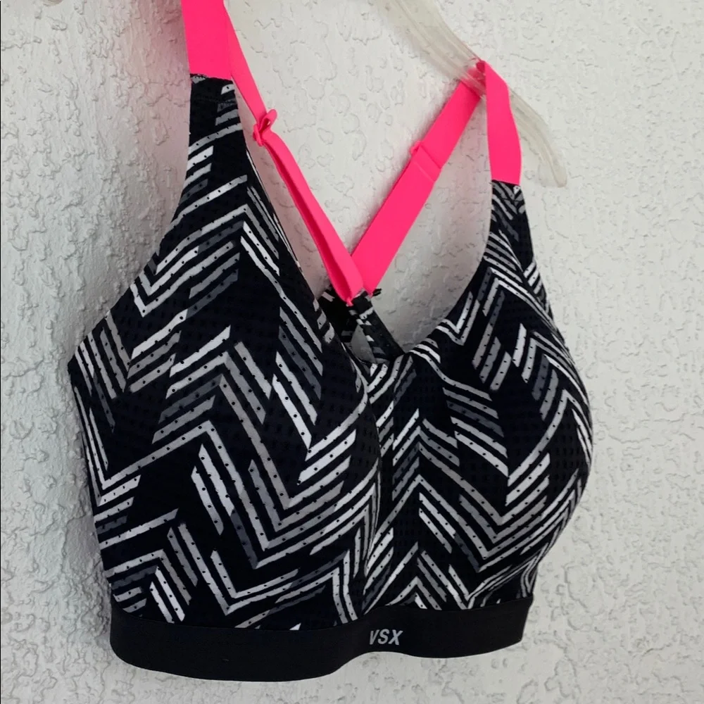 VSX sport Chevron Black and Neon Pink lightweight Sports Bra izec34DD